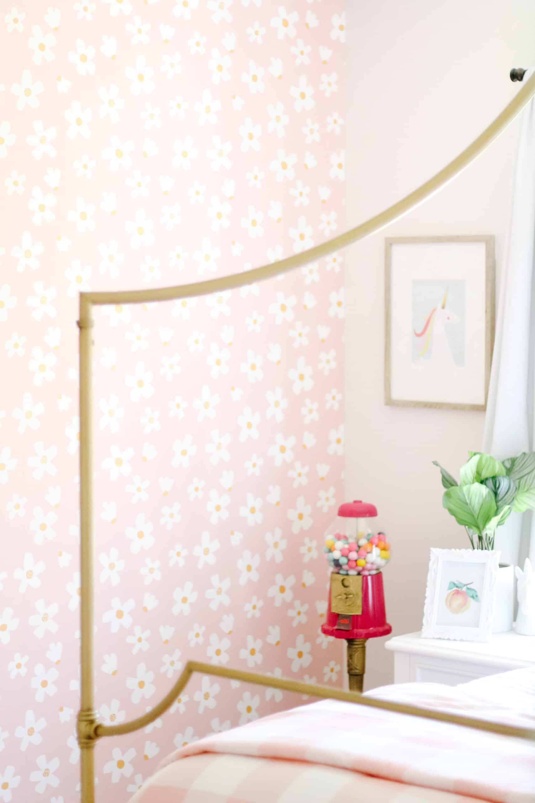 Daisy Wallpaper for a Girl's Room - arinsolangeathome