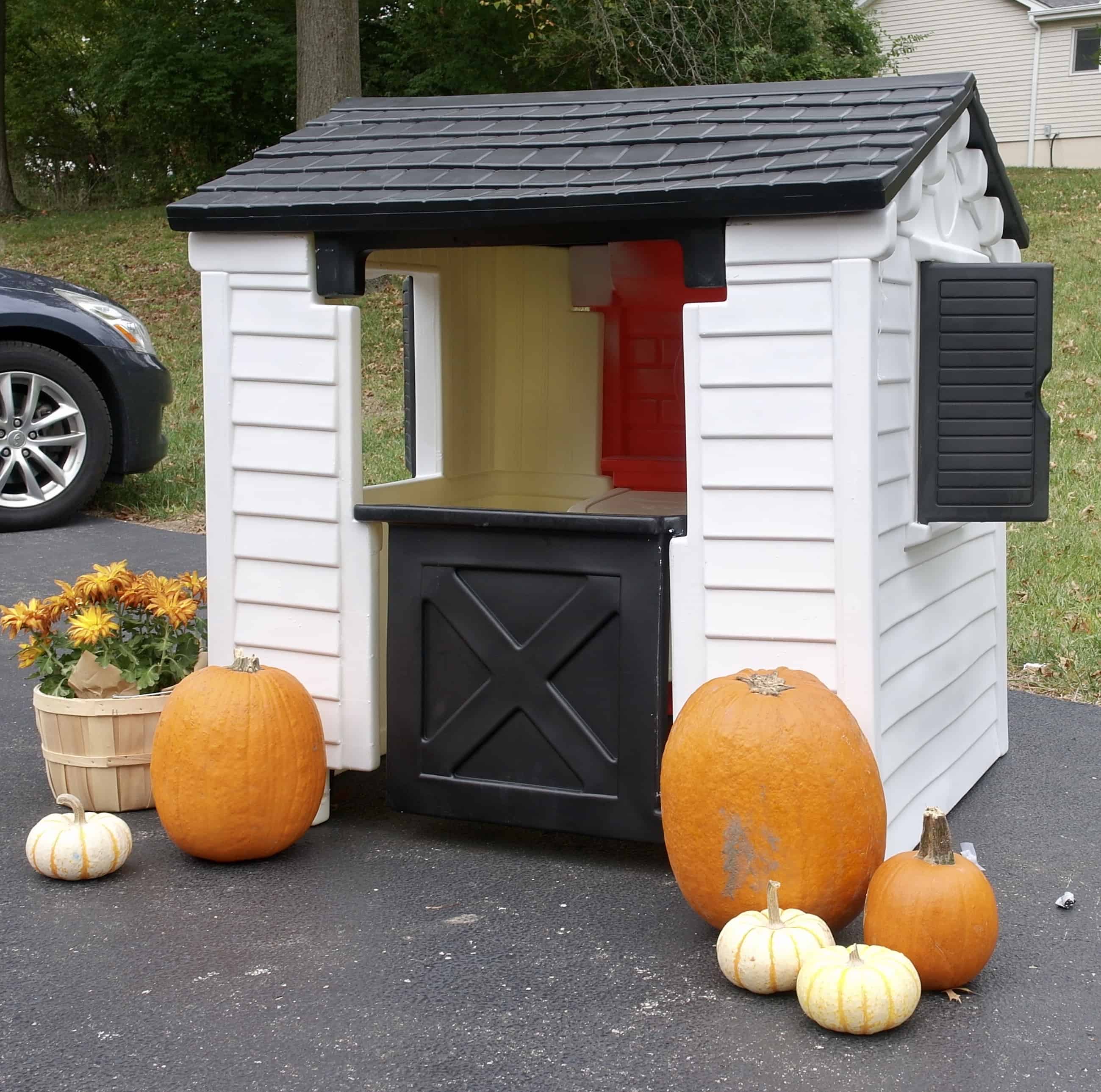 Playhouse Makeover - www.arinsolangeathome.com