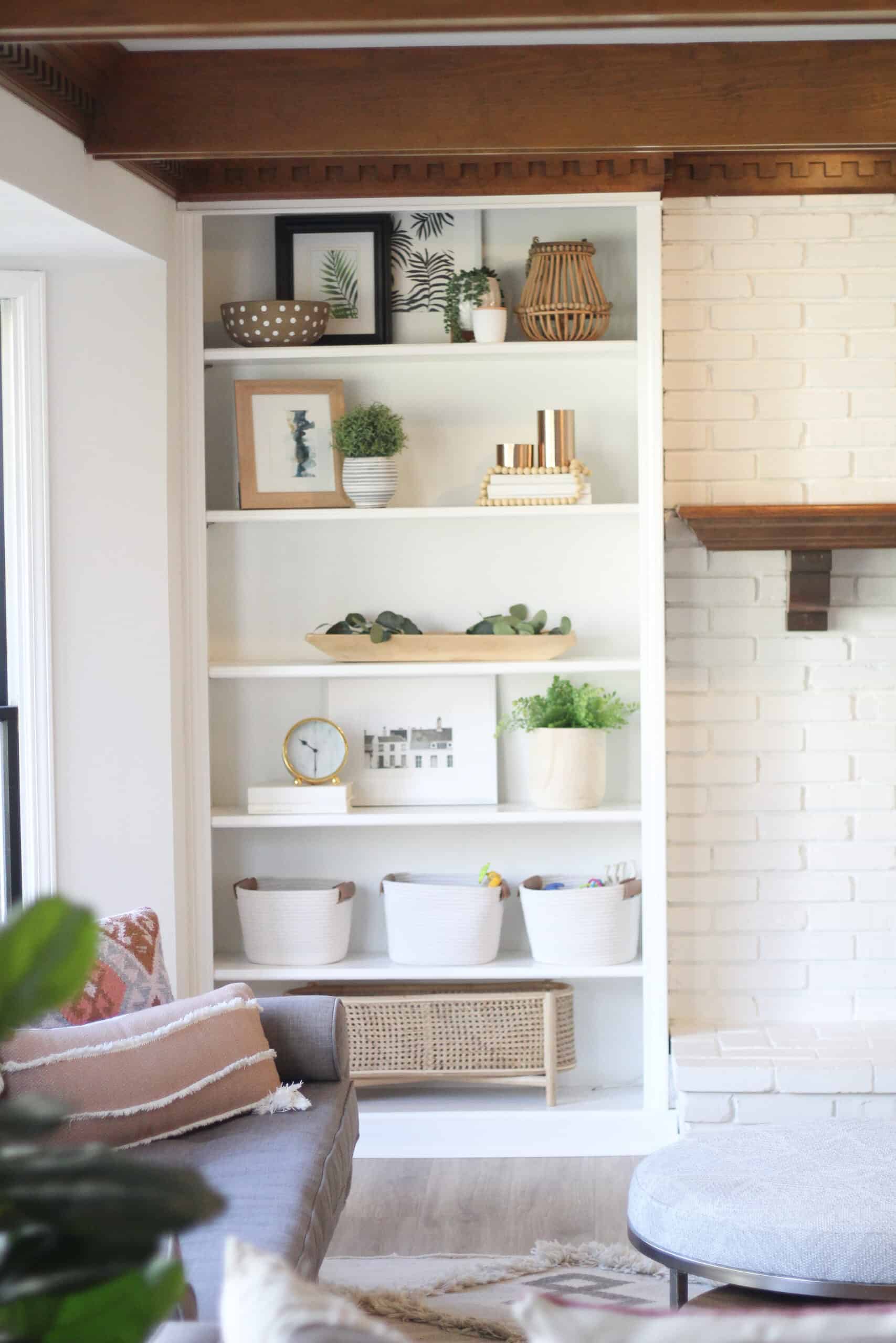 How to decorate shelving