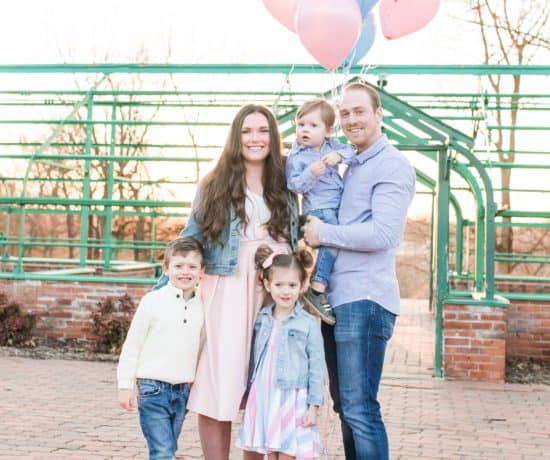 Family of 5 with pink and blue balloons