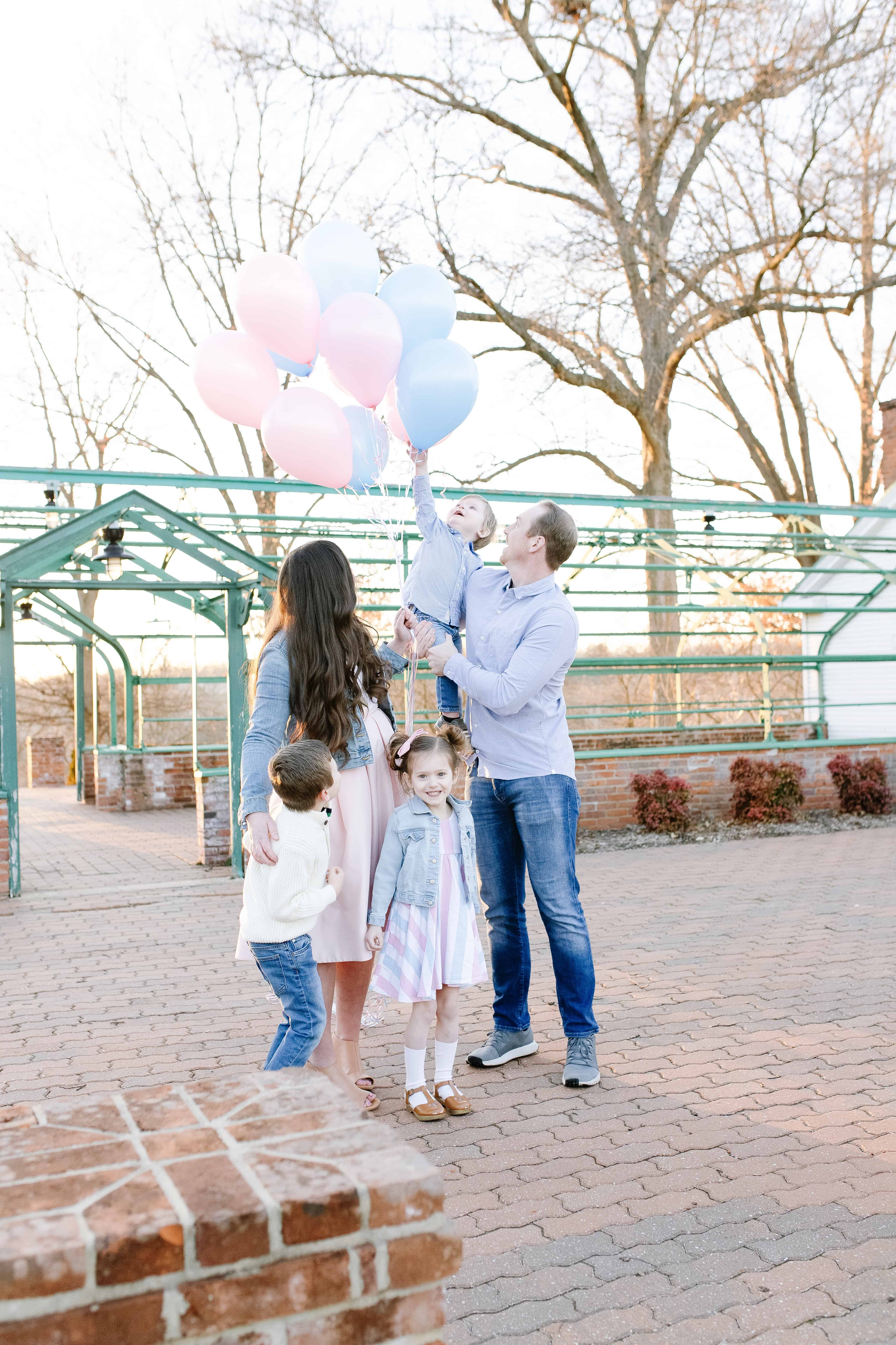 Family of 5 announcing 6th baby