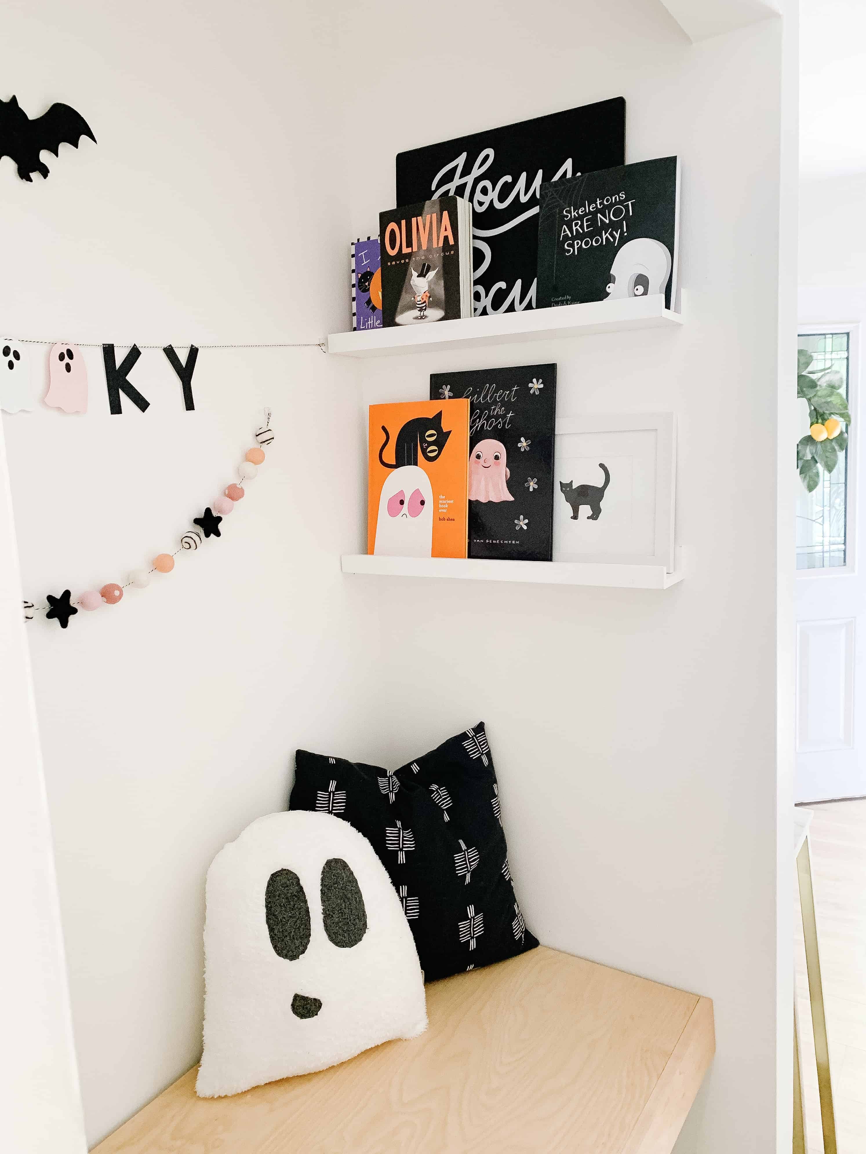 Halloween Book nook