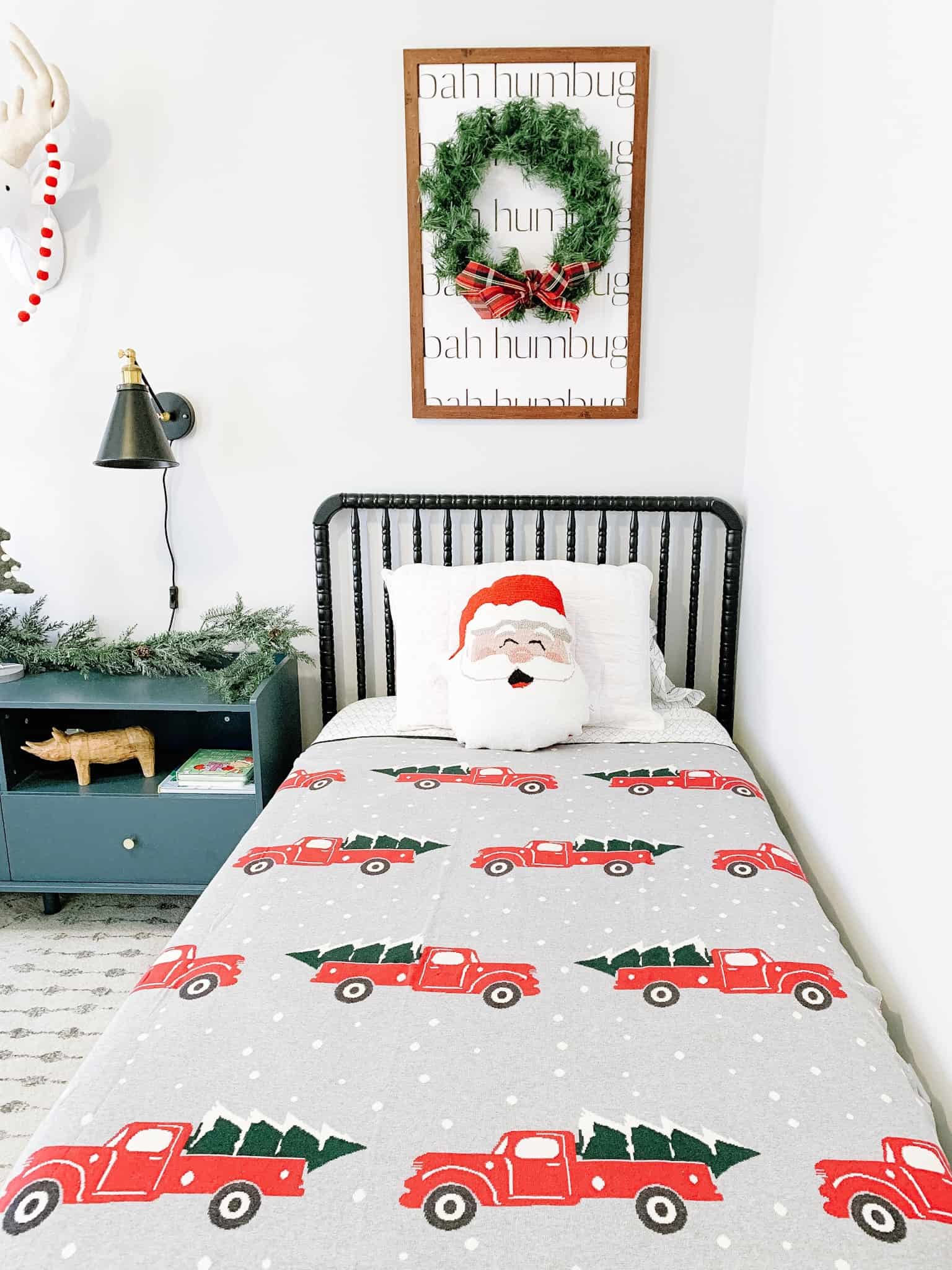 kids bed with Christmas bedding