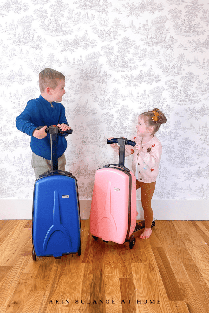 Kids with suitcases