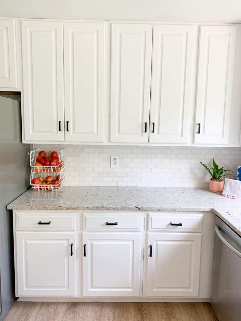 White Kitchen Cabinet Backsplash Ideas - arinsolangeathome