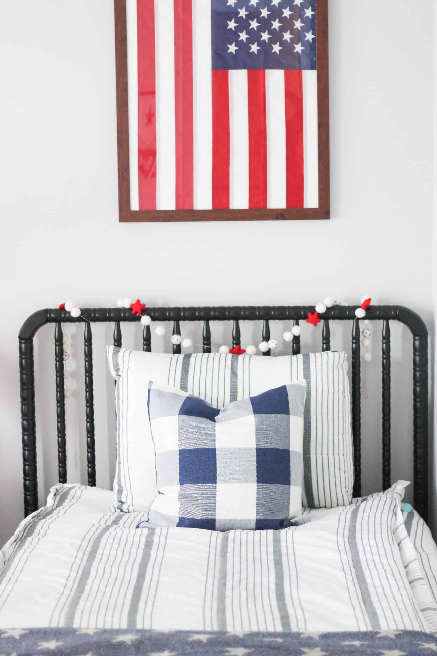 boys room with American flag