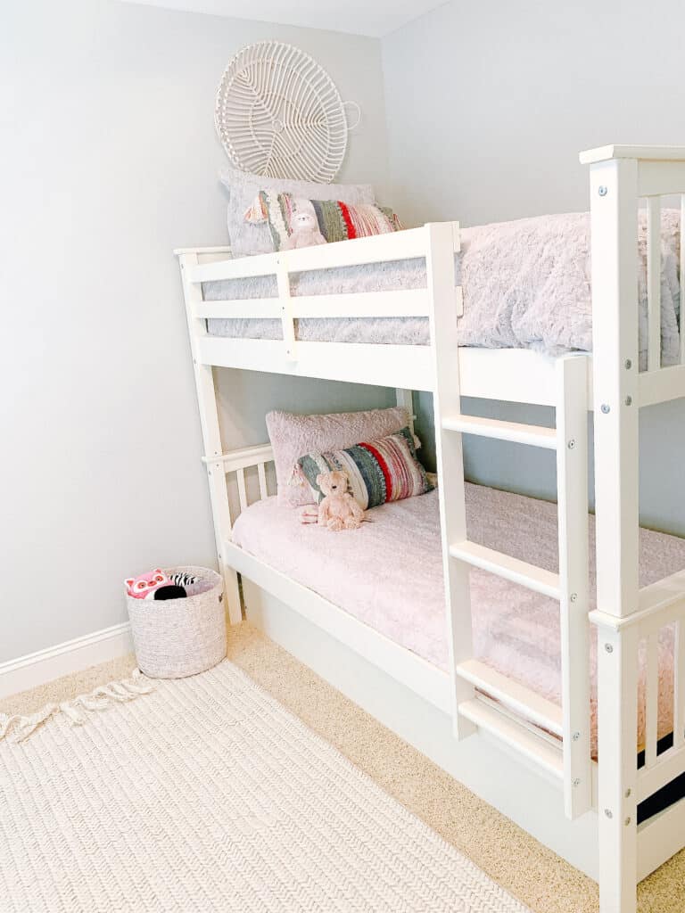 bunk beds with saranoni blankets bedding