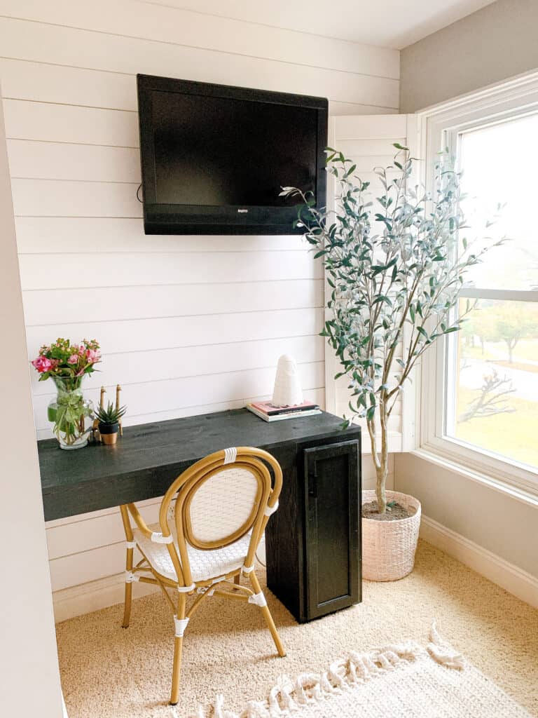 office nook in bedroom