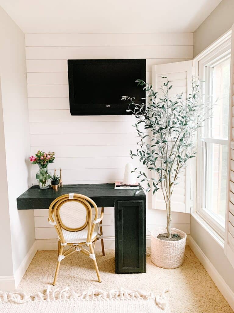 Easy Built in Desk for Home - arinsolangeathome