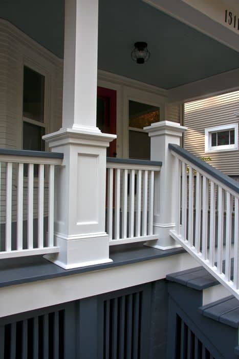 Front porch railing in black and white 