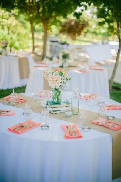 burlap table runner on wedding table 