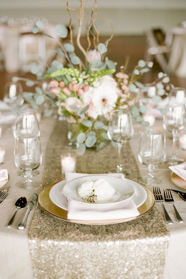 The Best Round Table Runner Ideas, Round Wedding Tables With Runners