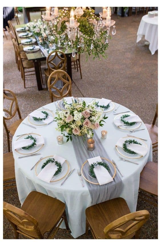 The Best Round Table Runner Ideas, Round Table With Runner Wedding