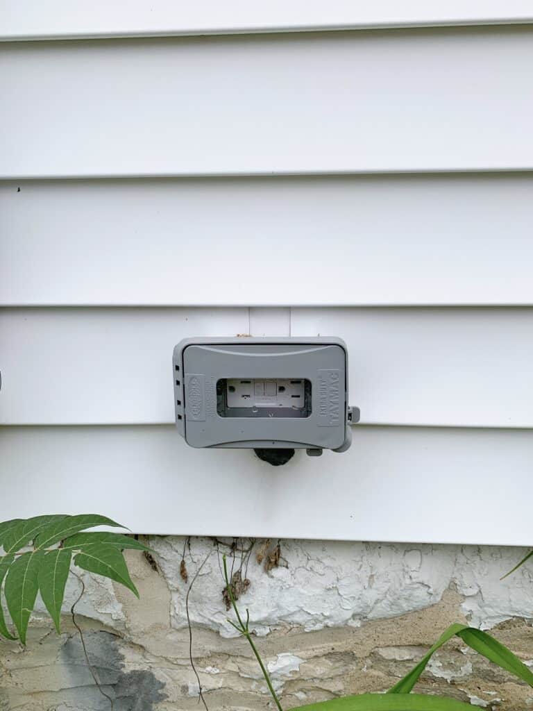 outdoor electrical outlet 
