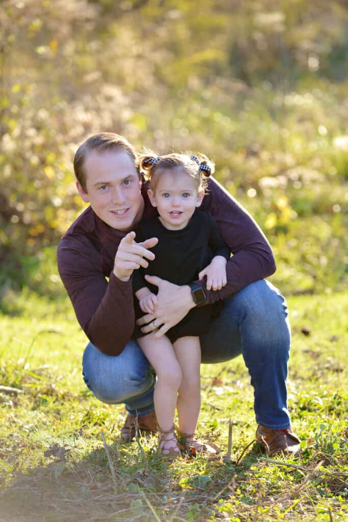 dad and toddler girl 