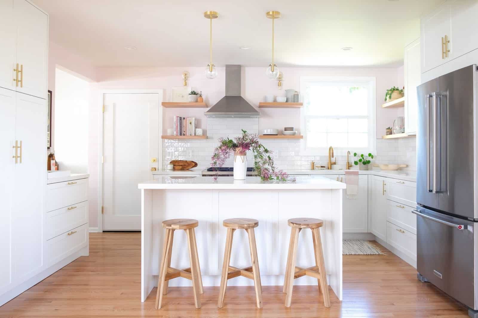 White Kitchen Cabinet Backsplash Ideas - Arinsolangeathome