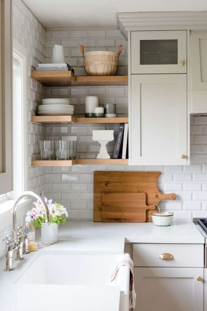 natural kitchen with corner shelves 