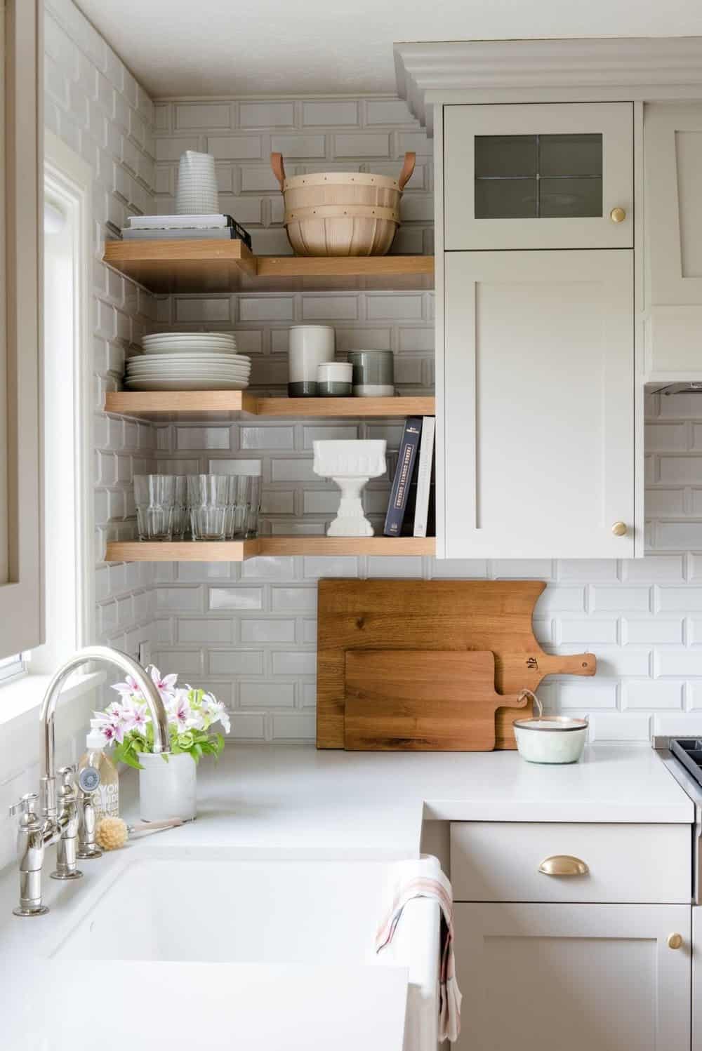 White Kitchen Cabinet Backsplash Ideas - arinsolangeathome