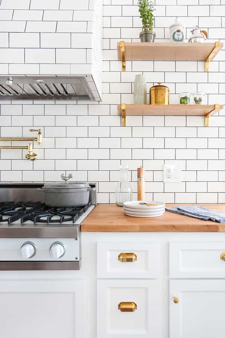 White Kitchen Cabinet Backsplash Ideas - arinsolangeathome