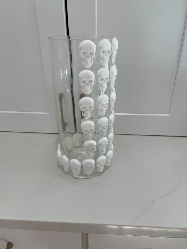skulls on vase 