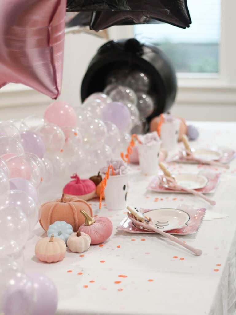 Kids Halloween Party Table in pink 