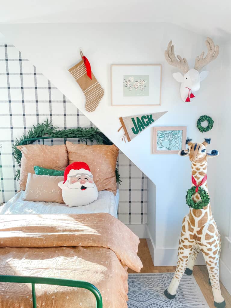 Boys Christmas Room 