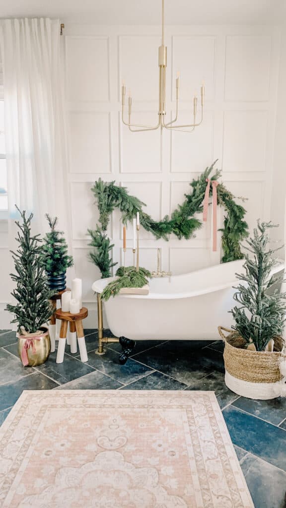 Christmas bathroom decor 