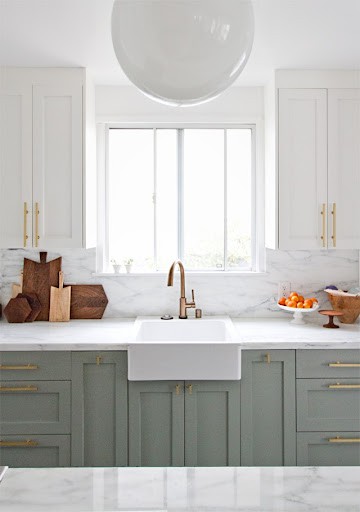 farmhouse sink with shaker cabinets