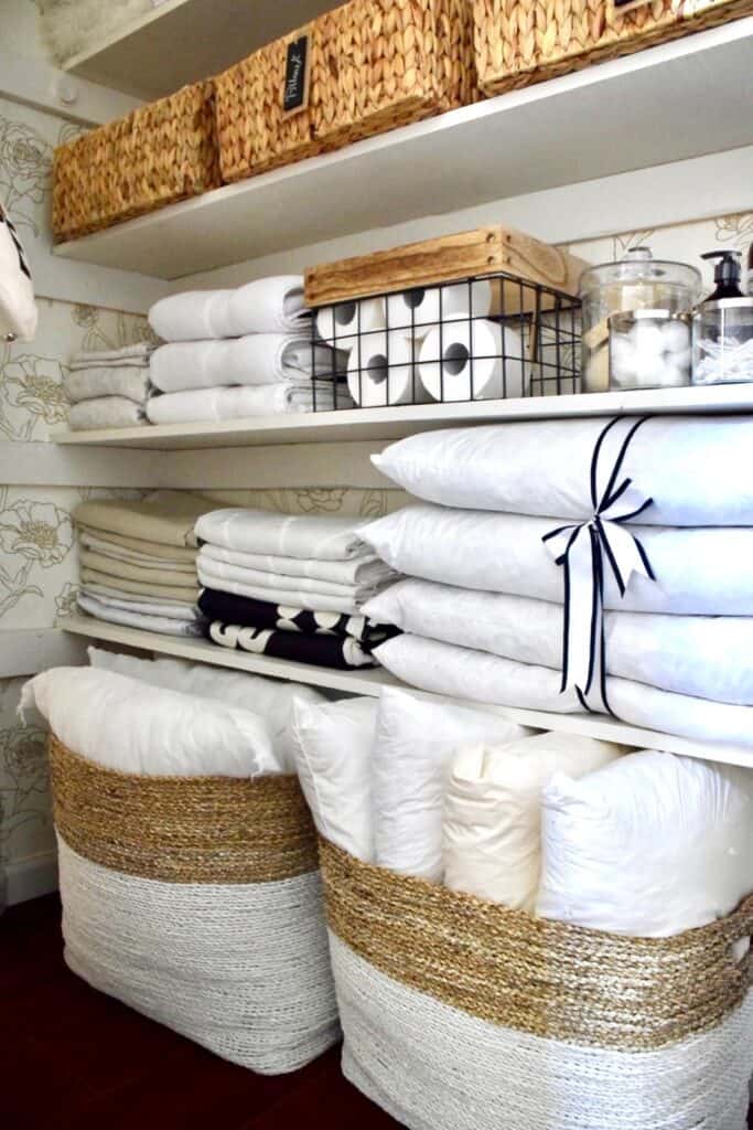 How to Decorate Bathroom Shelving - arinsolangeathome