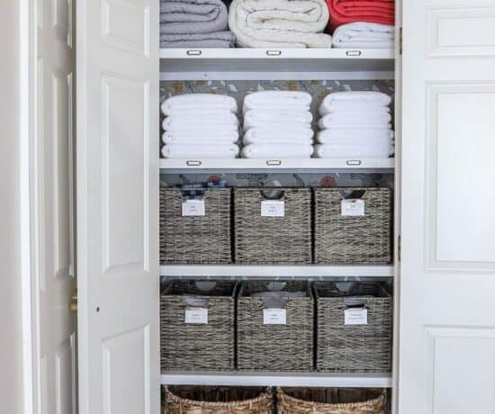 how to organize a linen closet