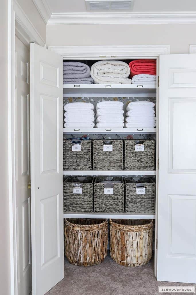 how to organize a linen closet