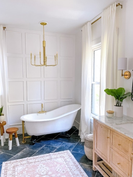 https://arinsolangeathome.com/wp-content/uploads/2022/01/primary-bath.jpg