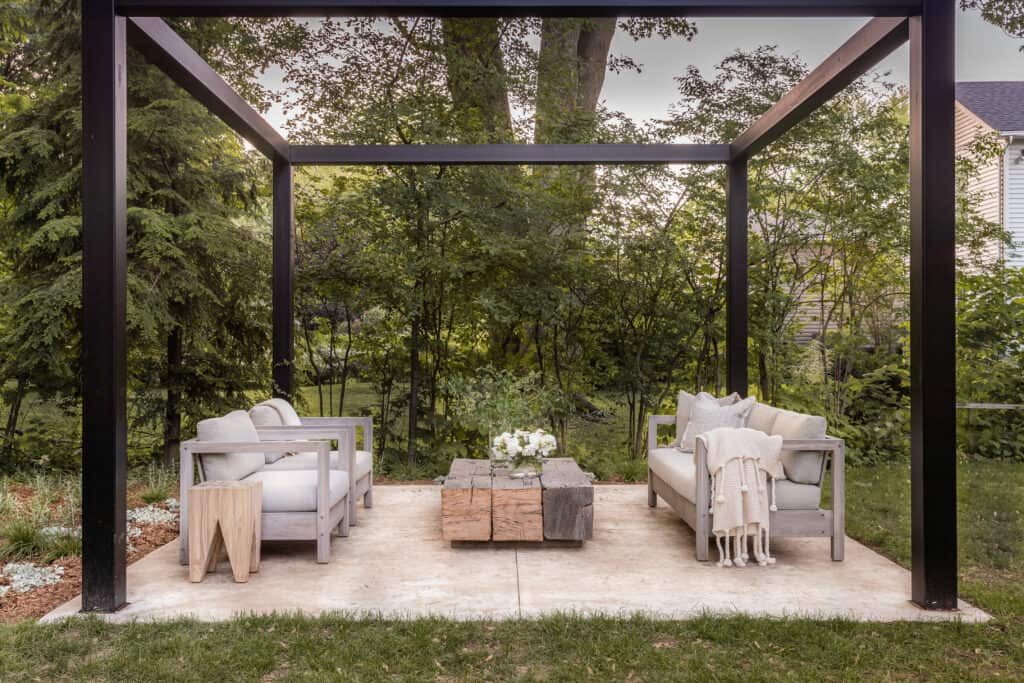 simple modern farmhouse outdoor living