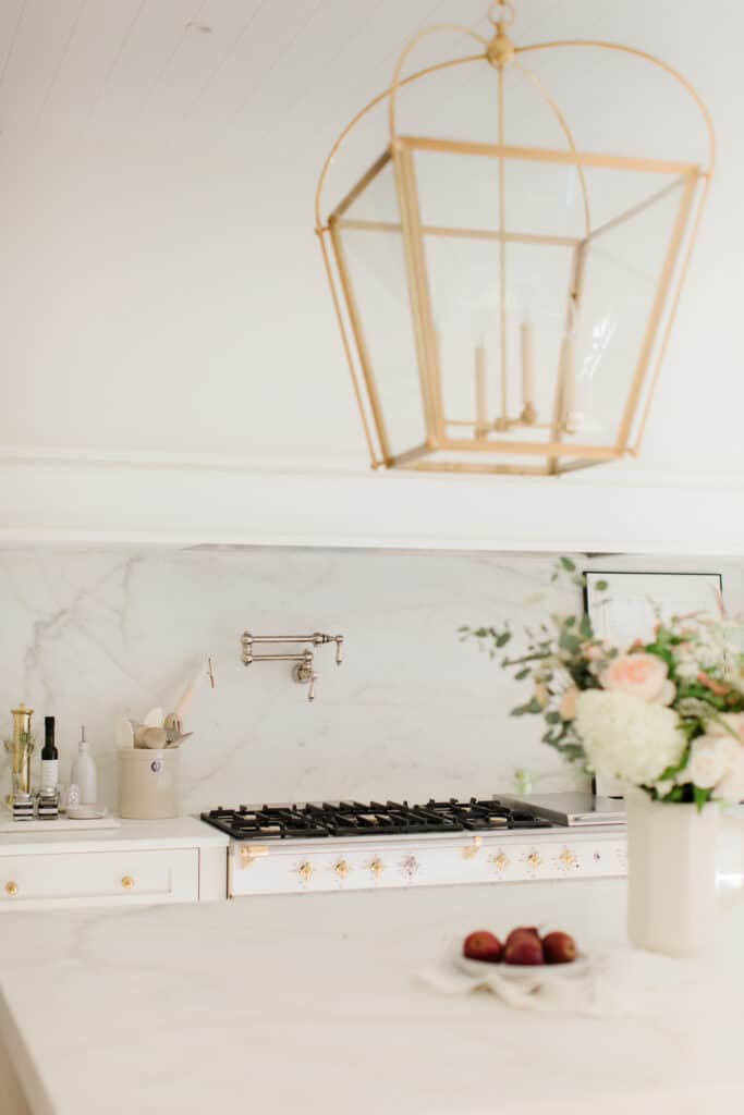 feminine neutral kitchen