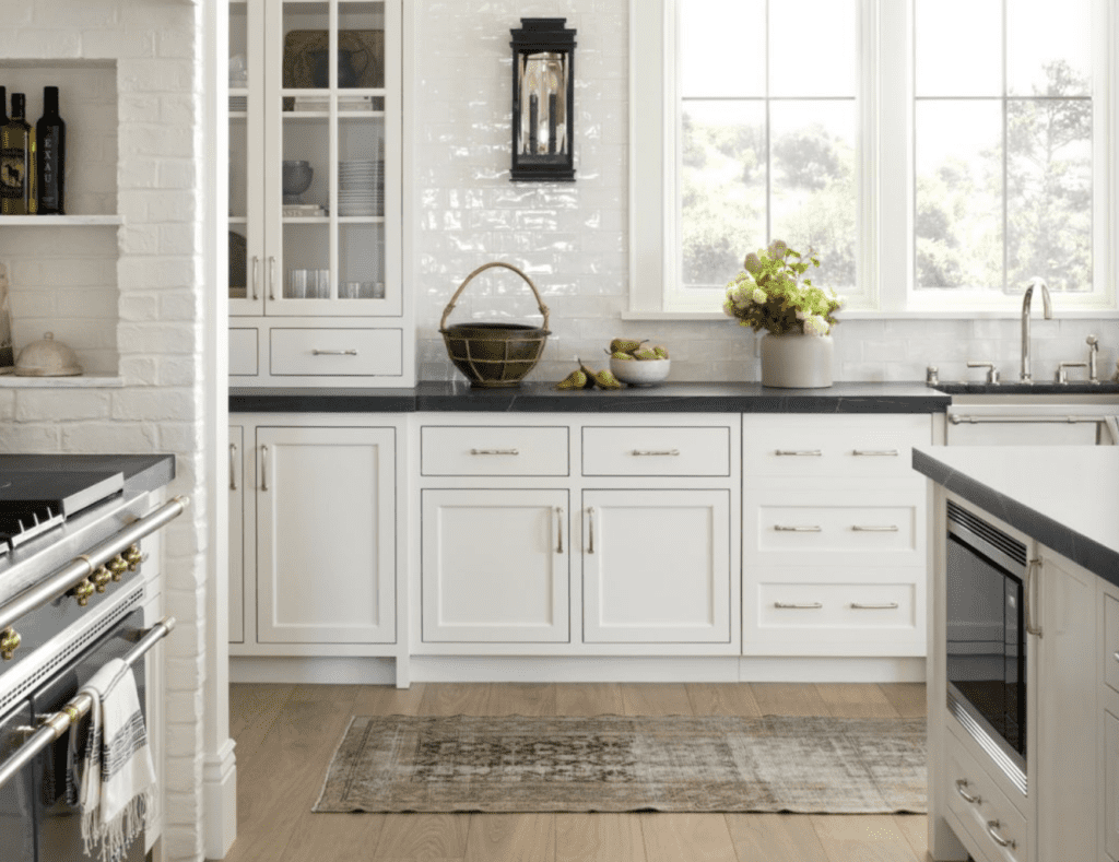 traditional white kitchen cabinets