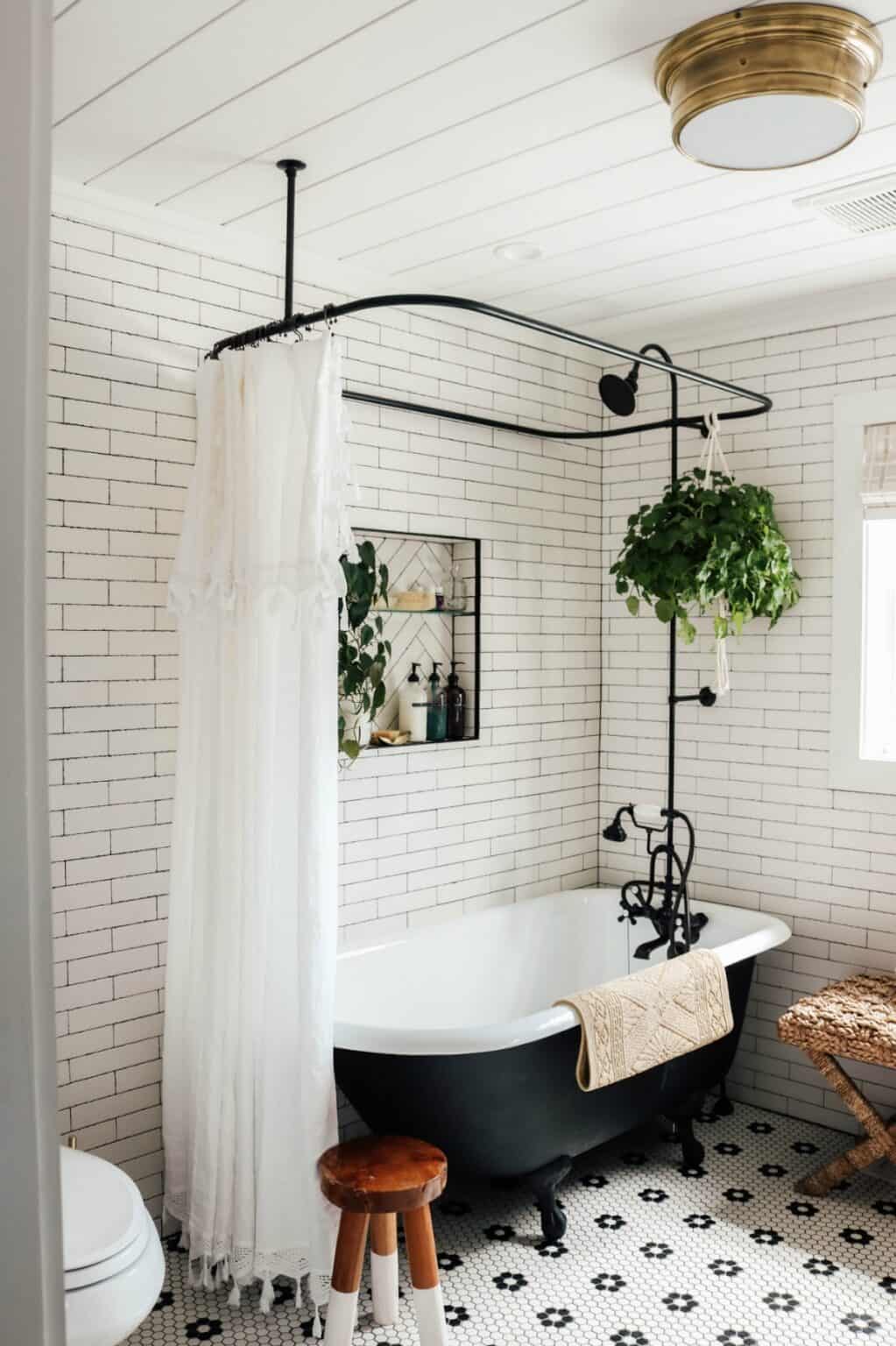 How Much Does a Clawfoot Tub Weigh? arinsolangeathome