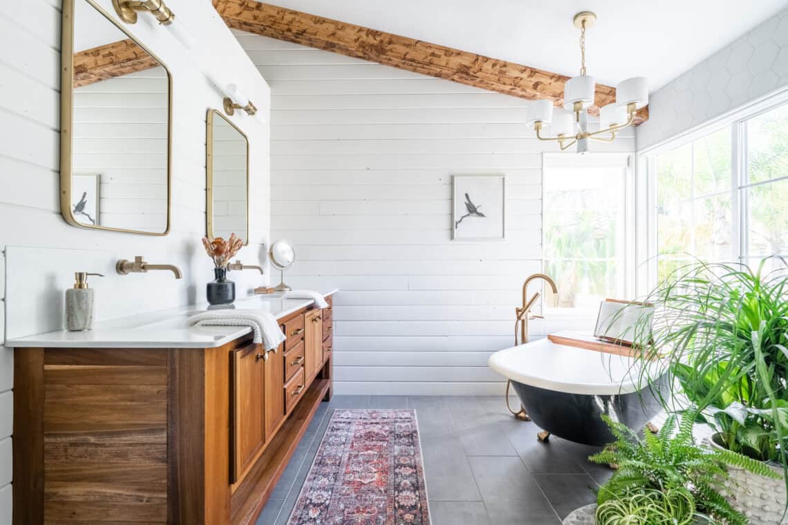 How Much Does a Clawfoot Tub Weigh? arinsolangeathome