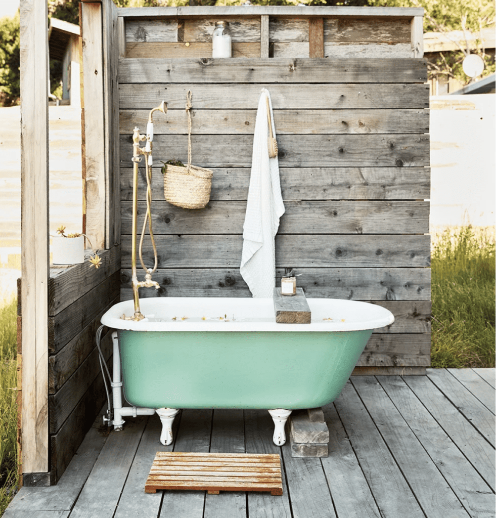 Outdoor clawfoot shop tub