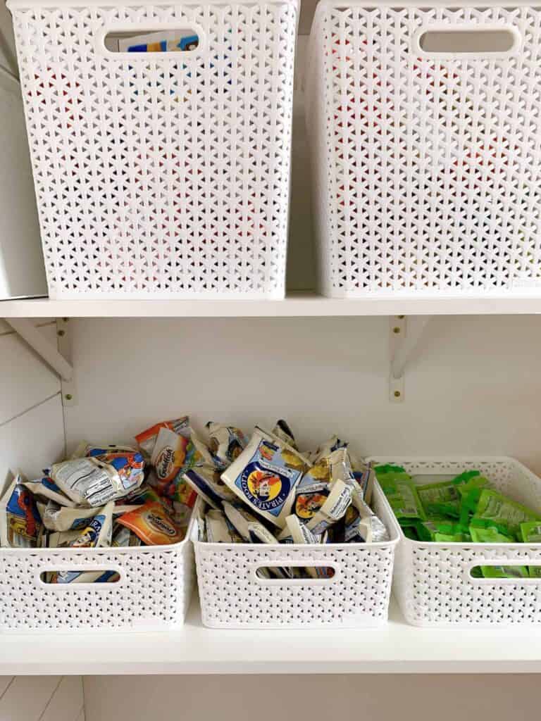 https://arinsolangeathome.com/wp-content/uploads/2022/08/back-to-school-hack-snack-organization--768x1024.jpg