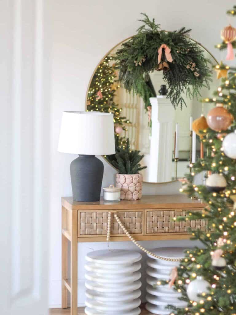 Neutral Christmas decor in home.