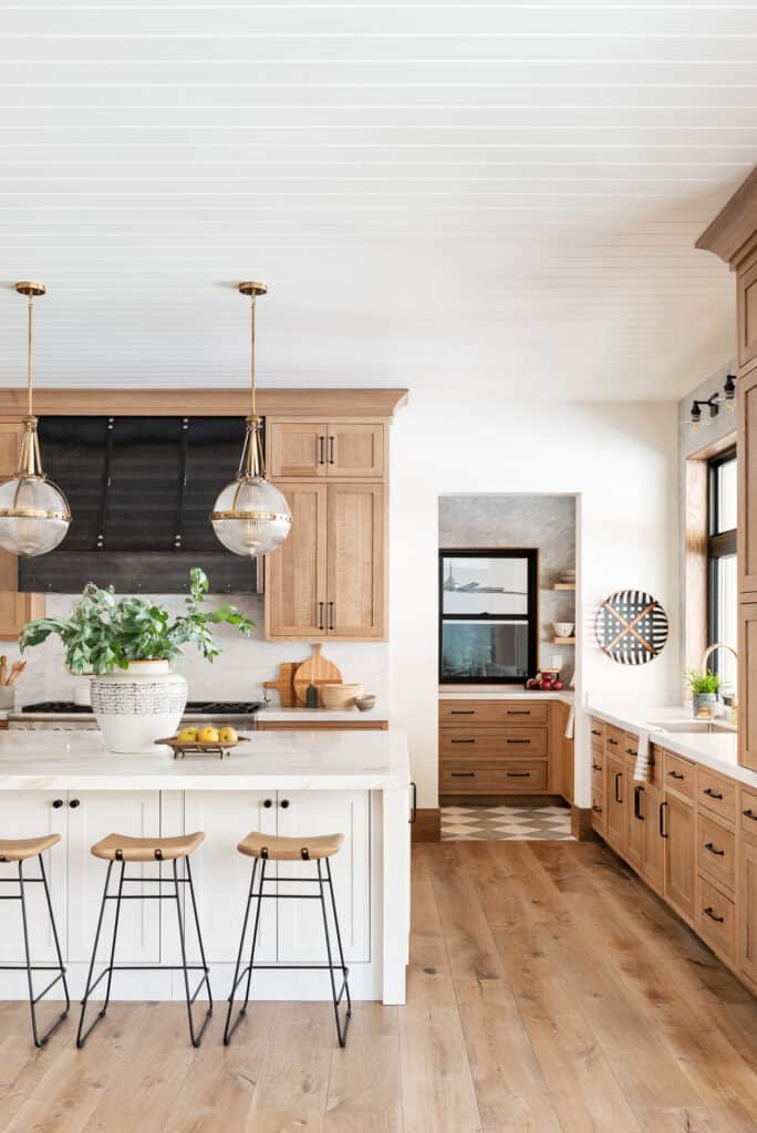 Best kitchen cabinet handles in a modern farmhouse kitchen
