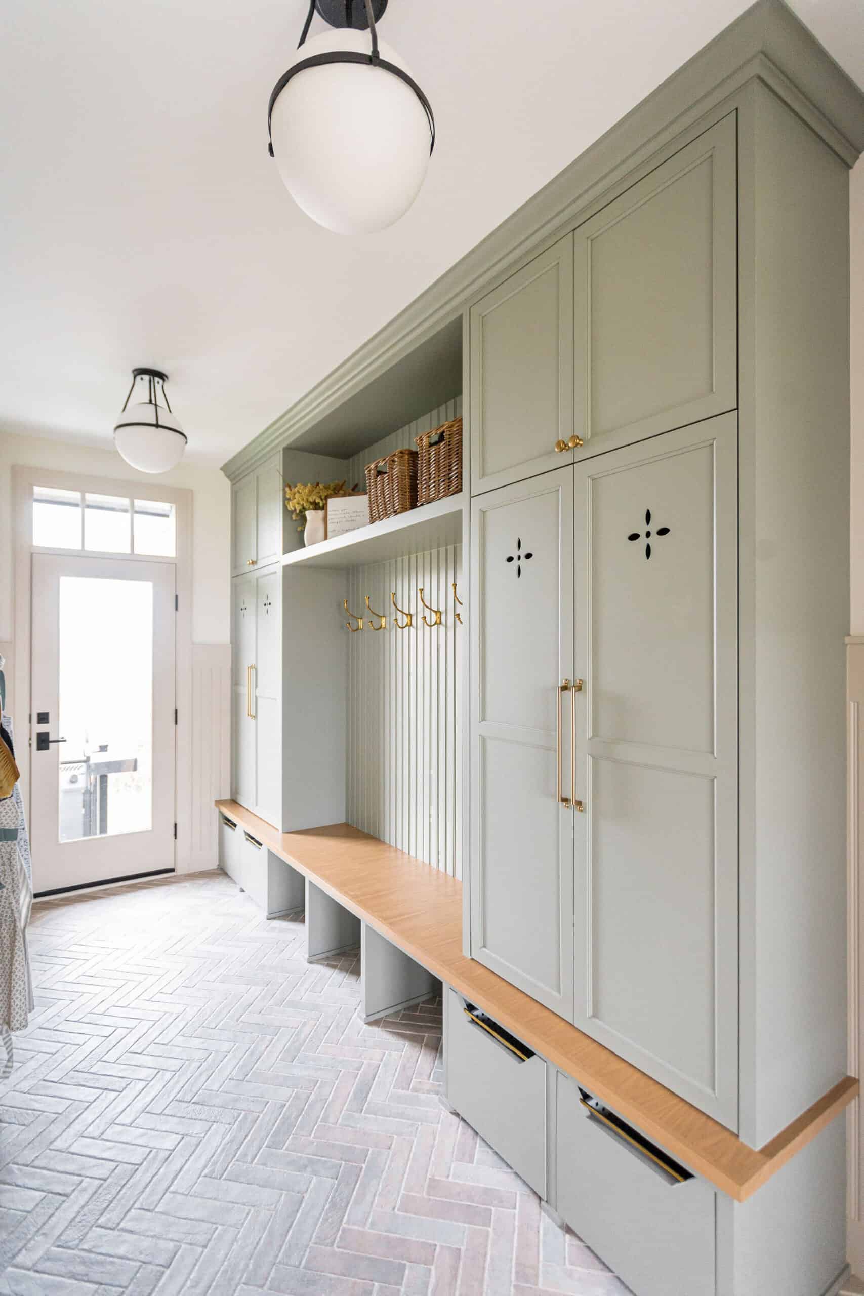 Mudroom Tile Ideas: Design Options For The Best Floor - arinsolangeathome