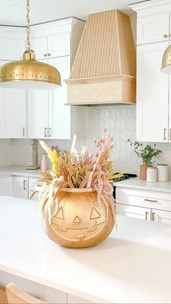 DIY Halloween decoration gold pumpkin vase.