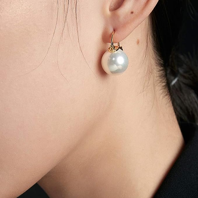 Large pearl earring sizes go up to 12 mm for studs and dangling pieces on this model.