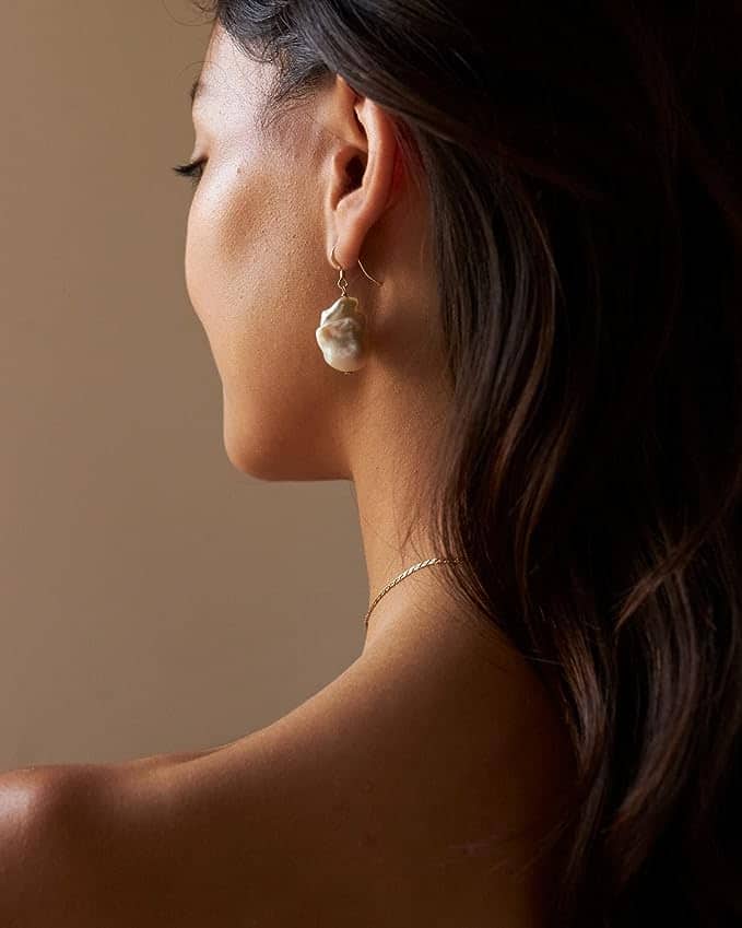 Large pearl earring sizes show a teardrop dangling pearl.
