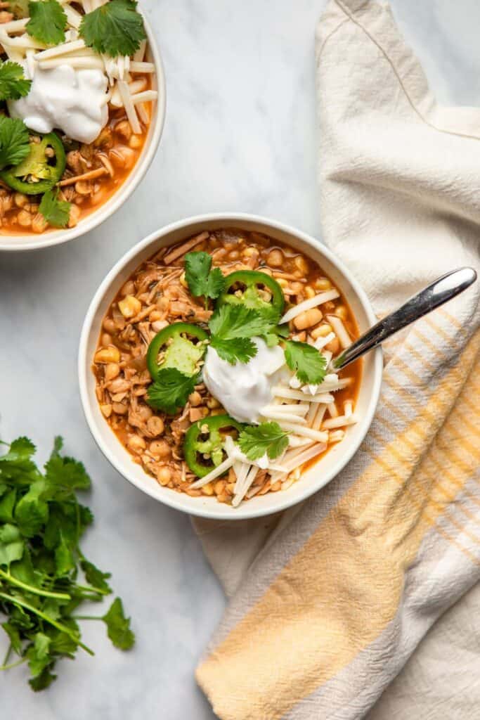 White Chicken Chili In The Crockpot - arinsolangeathome