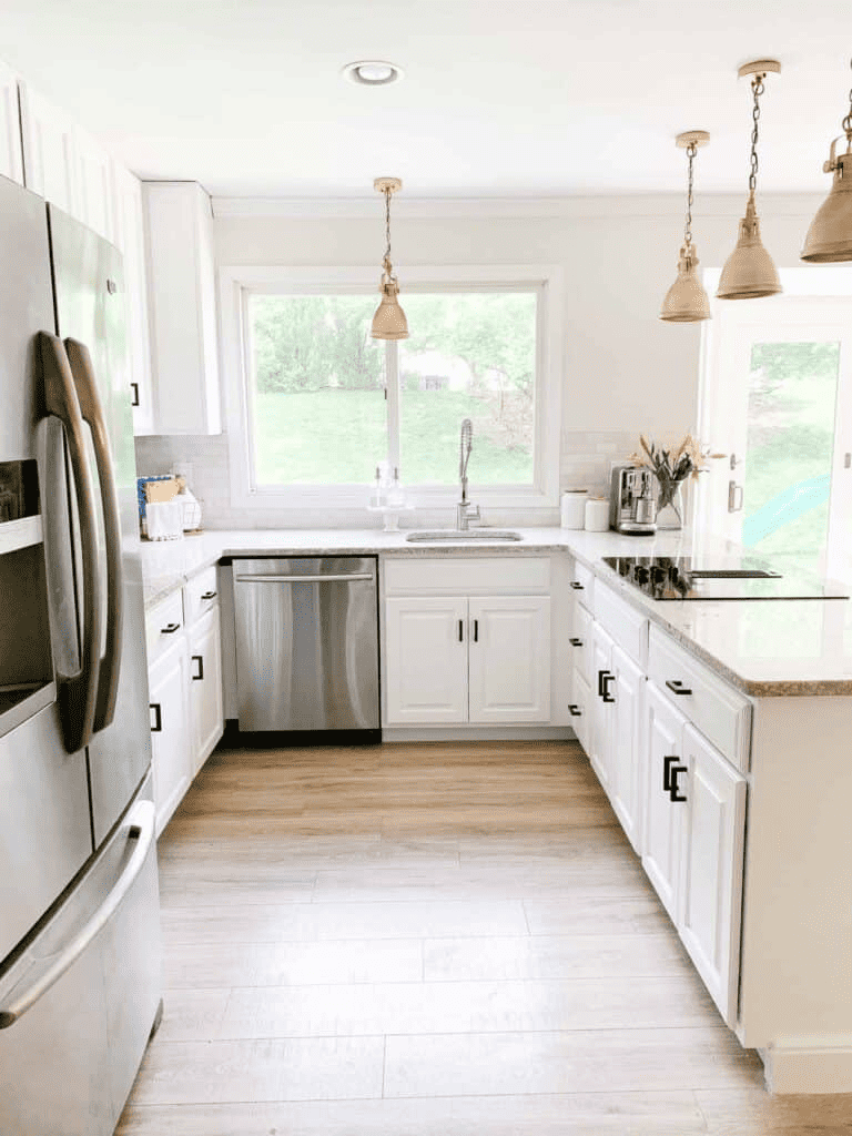 Painted white kitchen cabinets