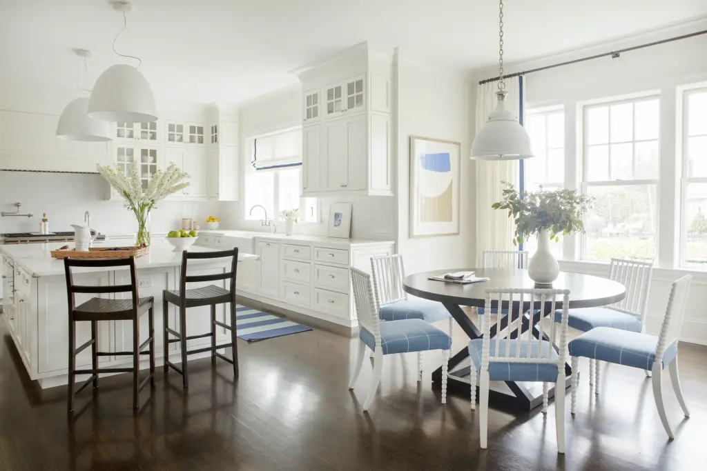 White bright kitchen 