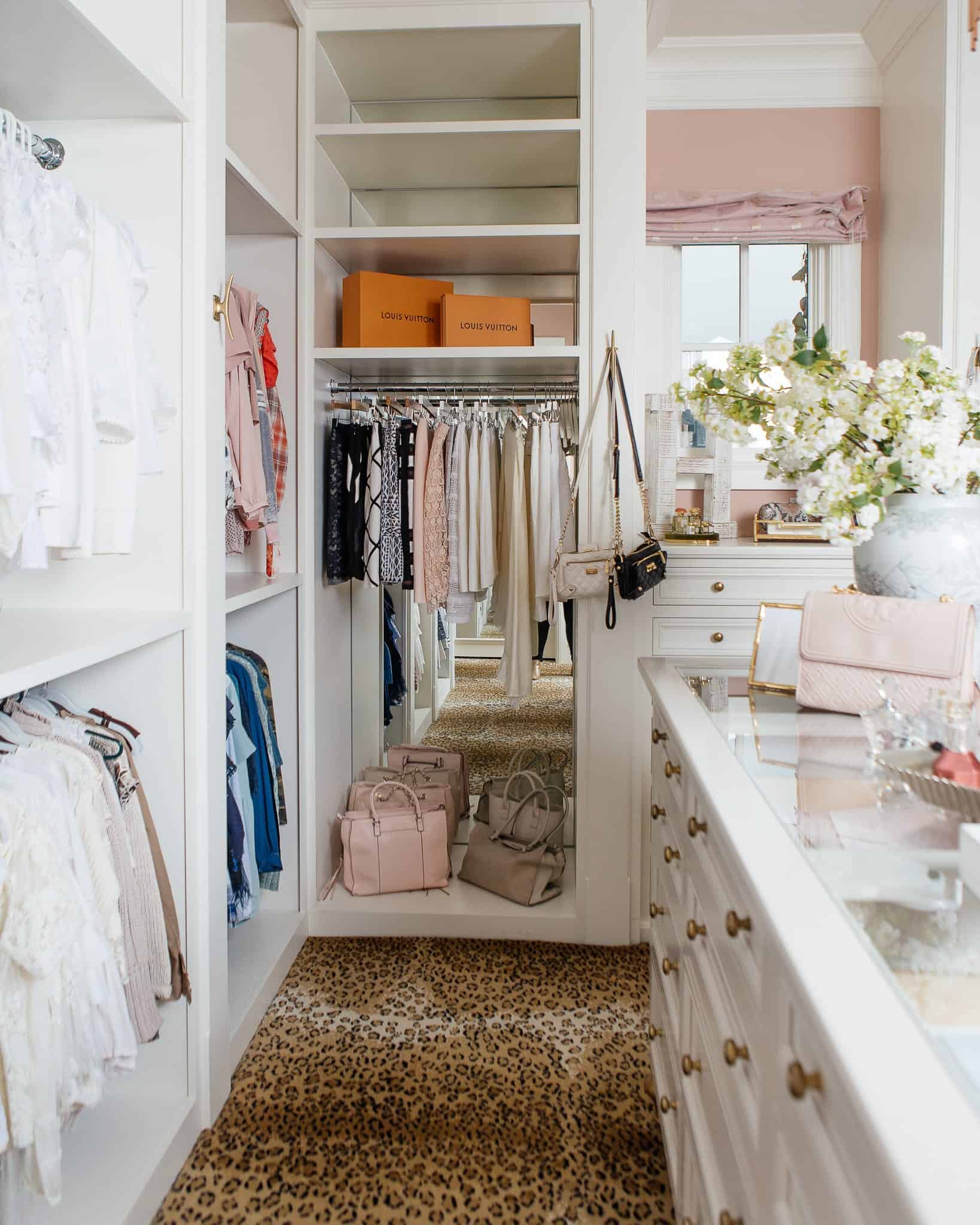 11 Storage Ideas On How To Hang Purses In A Closet - arinsolangeathome