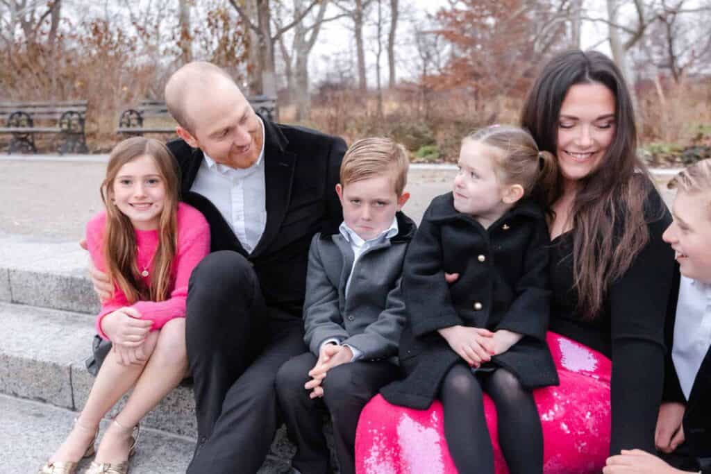 Family Photoshoot Outfit Ideas To Wear In Winter Funny photo black and pink theme